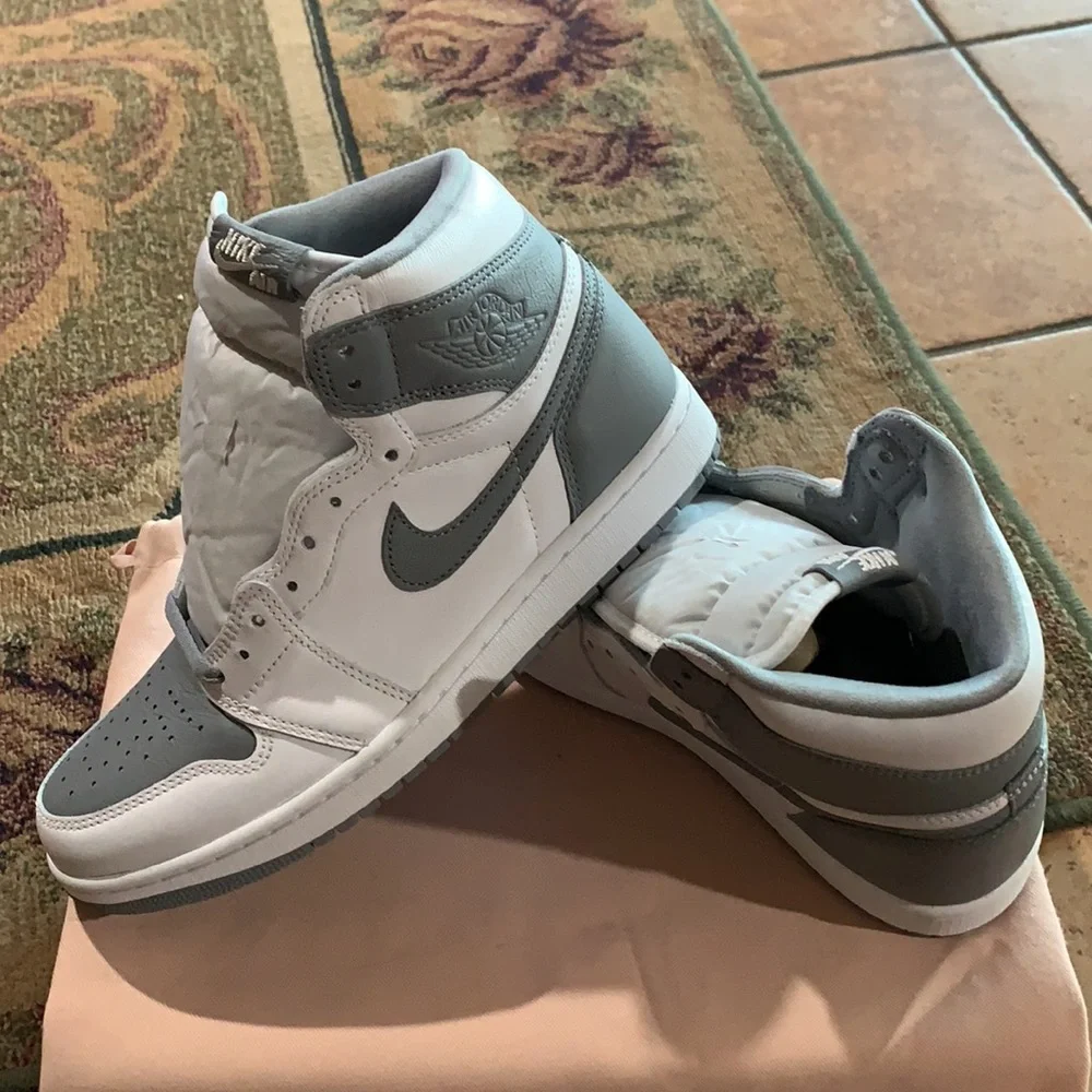 Jordan 1 Retro High OG Stealth (Premium Leather)